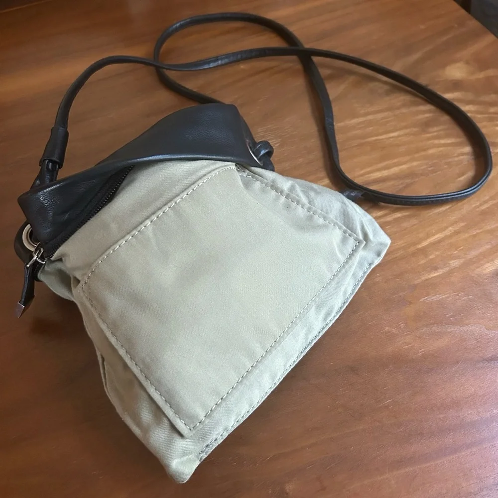 Margot Kari Leather Crossbody Bag | black